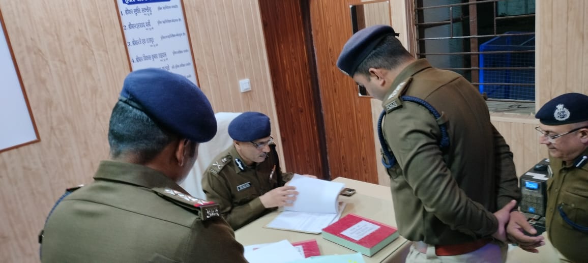 मुख्यमंत्री के निर्देश पर पूरे प्रदेश में रातभर वरिष्ठ अधिकारियों ने एक साथ किया थानों का औचक निरीक्षण,