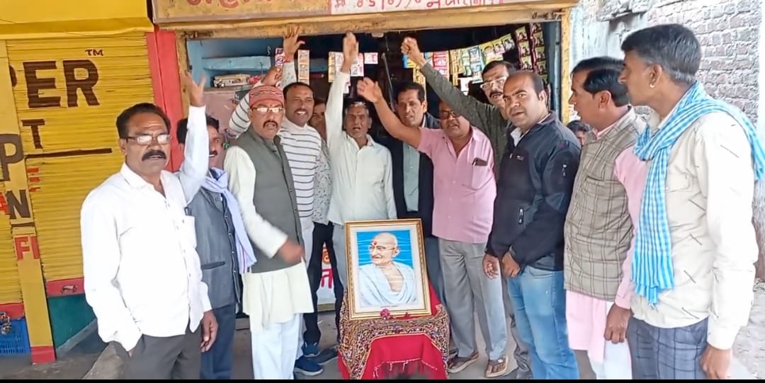 नजीराबाद में कांग्रेस कार्यकर्ताओं ने 139 बा स्थापना दिवस मनाया.