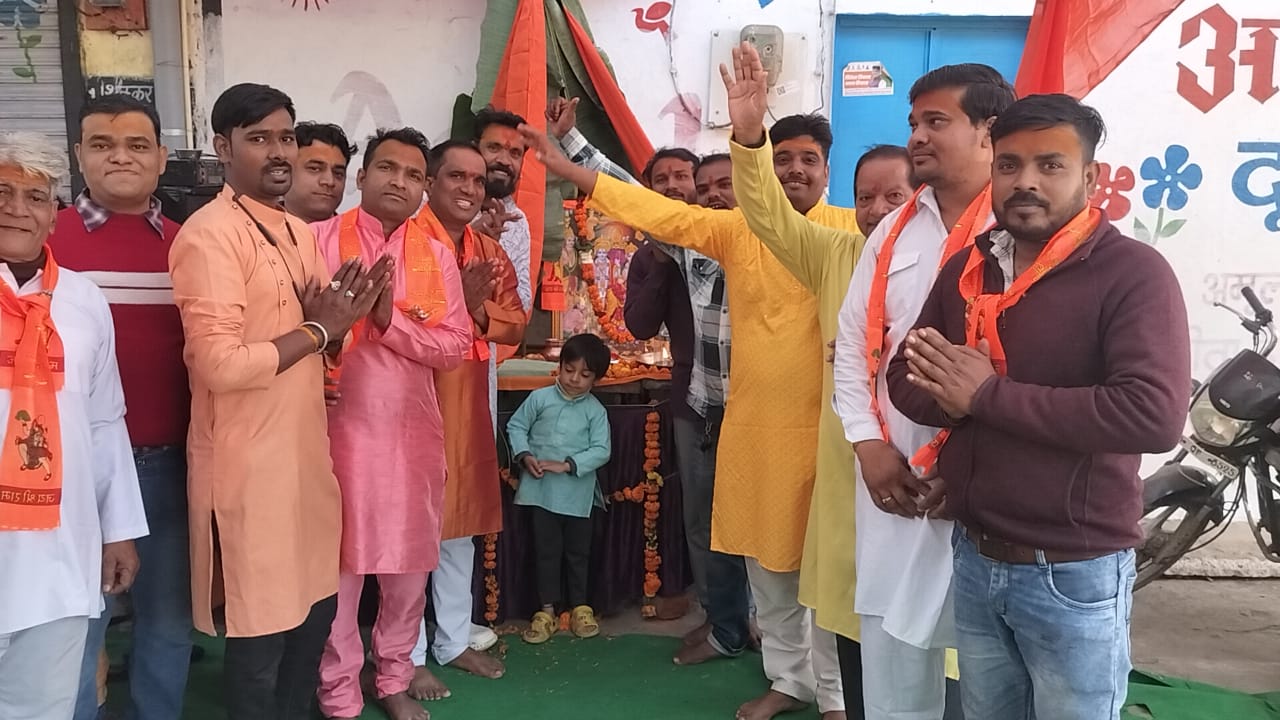 जय भोले सेवा समिति ने बाँटी खीर प्रशादी