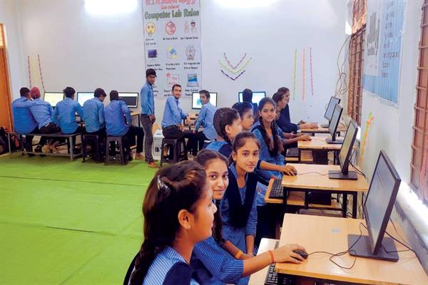 सूचना और संचार प्रौद्योगिकी का ज्ञान देने प्रदेश में 3390 आईसीटी लैब स्थापित