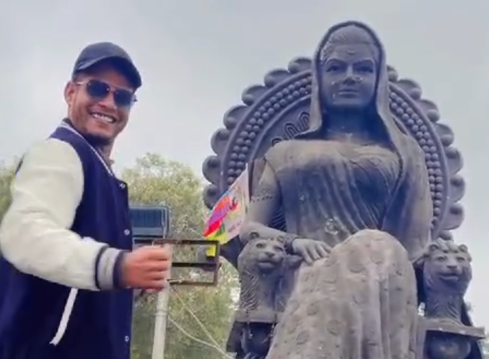 रानी कमलापति की मूर्ति के सामने अश्लील वीडियो बनाने वाले युवक के खिलाफ सांसद और हिन्दू संगठन 16 को पुलिस कमीश्नर से मिलकर करेंगे एनएसए लगाने की मांग