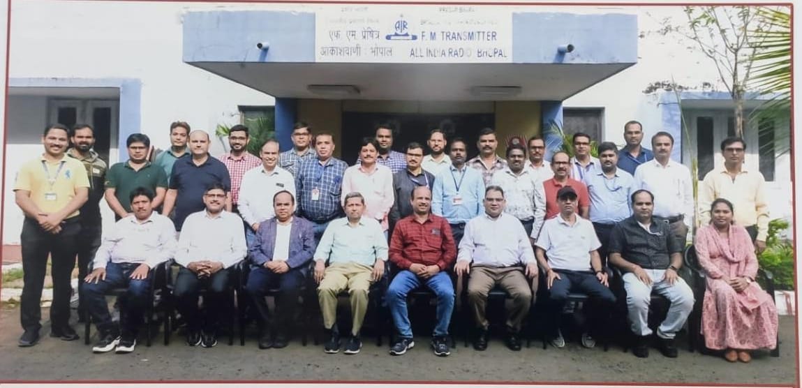 प्रशिक्षण से सीखी बारीकियां, ताकि गूंजता रहे, ये आकाशवाणी है और आप सुन रहे हैं….!