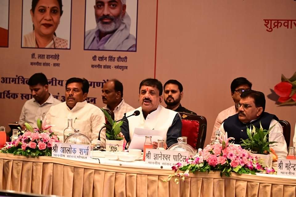 निशातपुरा स्टेशन शुरू नहीं होने से सांसद आलोक शर्मा नाराज