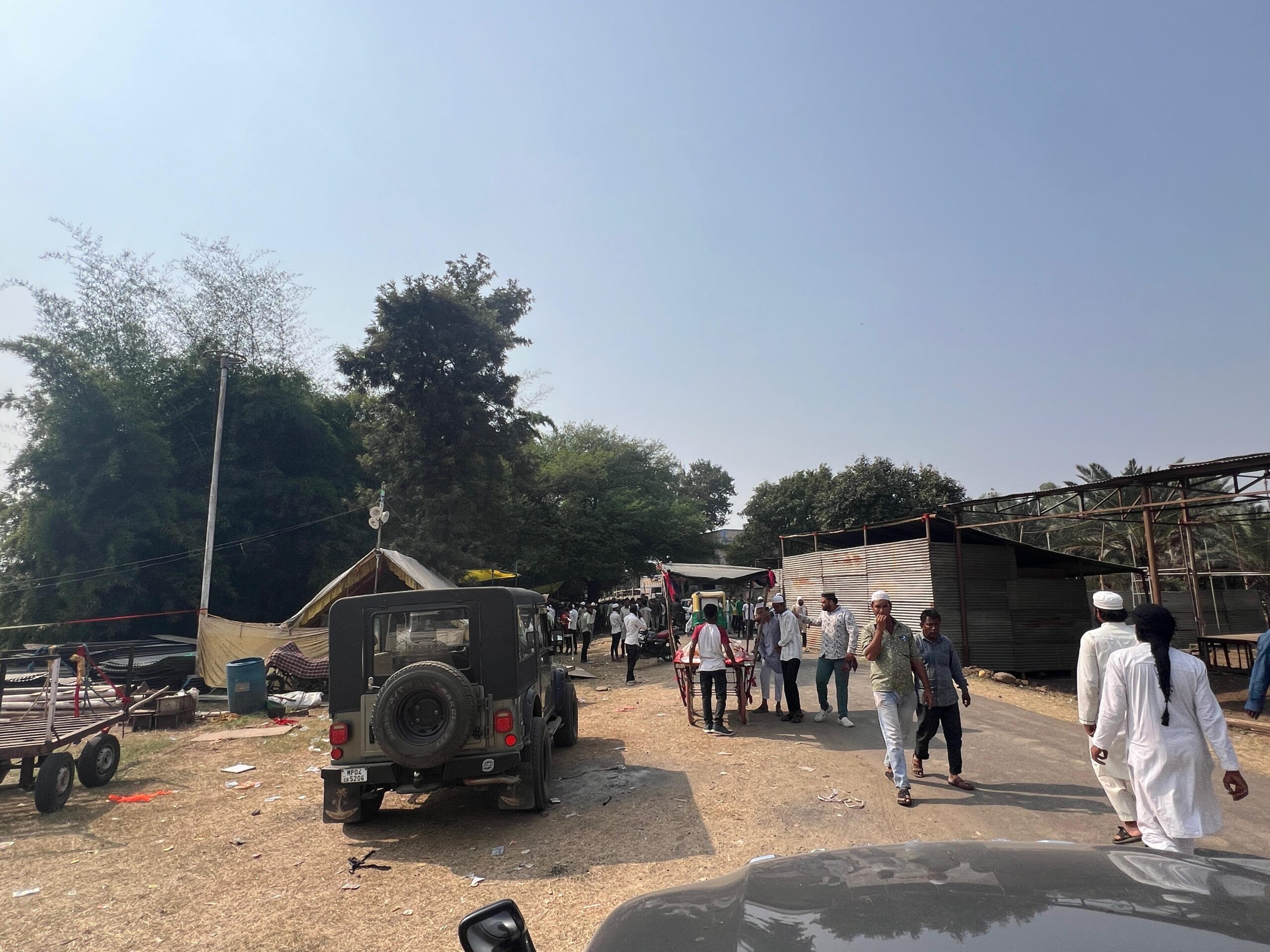 Iztima News : छुट्टी का सदुपयोग, श्रमदान के लिए पहुंच रहे युवा, आकार लेने लगा इज्तिमागाह, जानें कैसी चल रही तैयारी