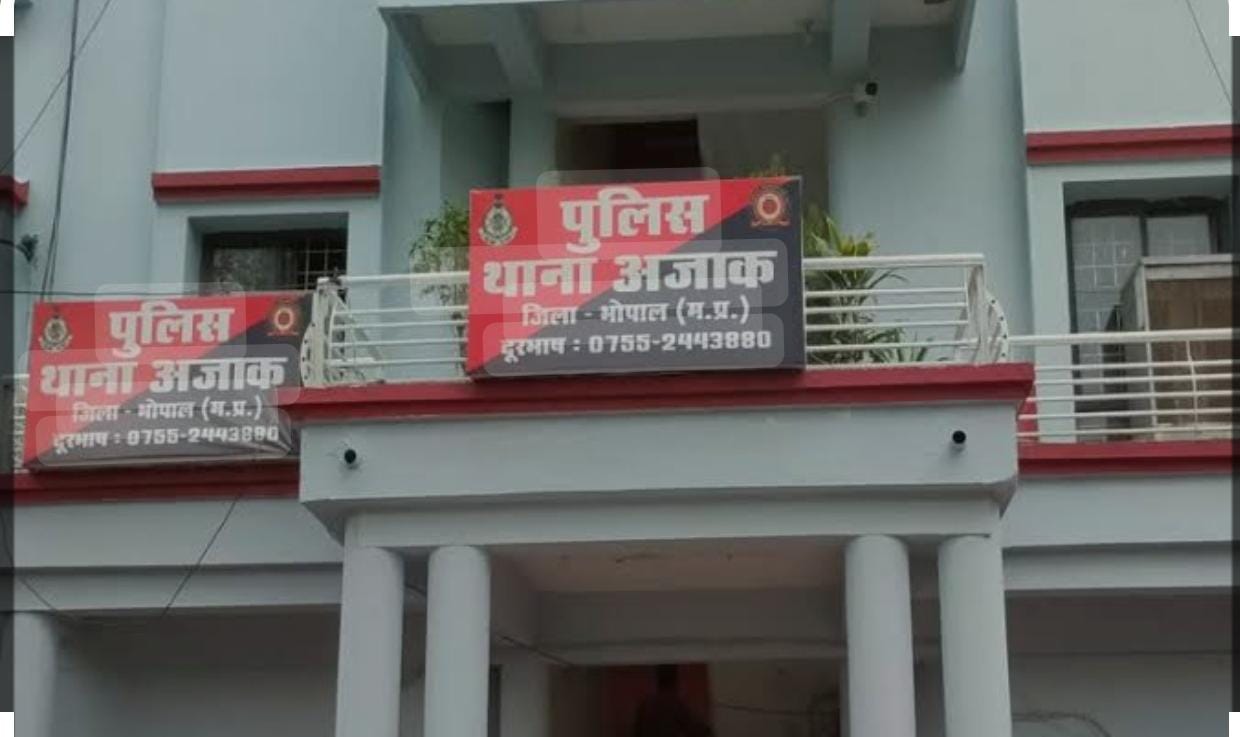 MP News : वेतन के बदले मिली दुत्कार, सुनना पड़े जाति सूचक शब्द, अब थाने से भी हो रही टाल मटोल… लगी अदालत में गुहार, जानिए क्या है मामला