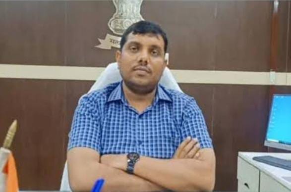 कलेक्टर का अल्टीमेटम- गावों में रात गुजारे पटवारी राजस्व अमला !