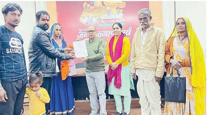 बैरसिया जनपद पंचायत सभाग्रह में शिविर लगाकर जाति प्रमाण पत्र बनाए गए