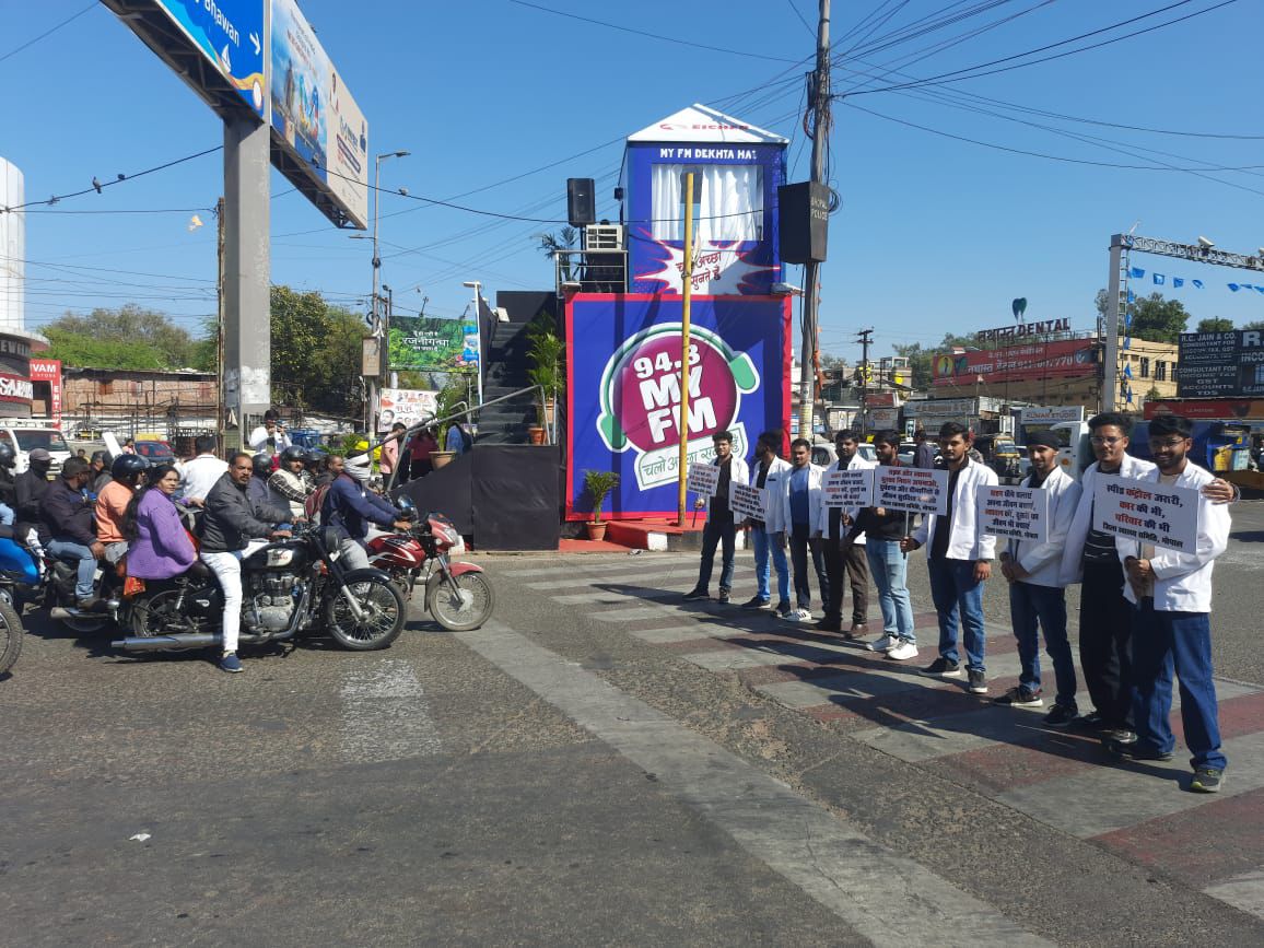 सड़क सुरक्षा को लेकर स्वास्थ्य विभाग भोपाल ने की जागरूकता गतिविधियां