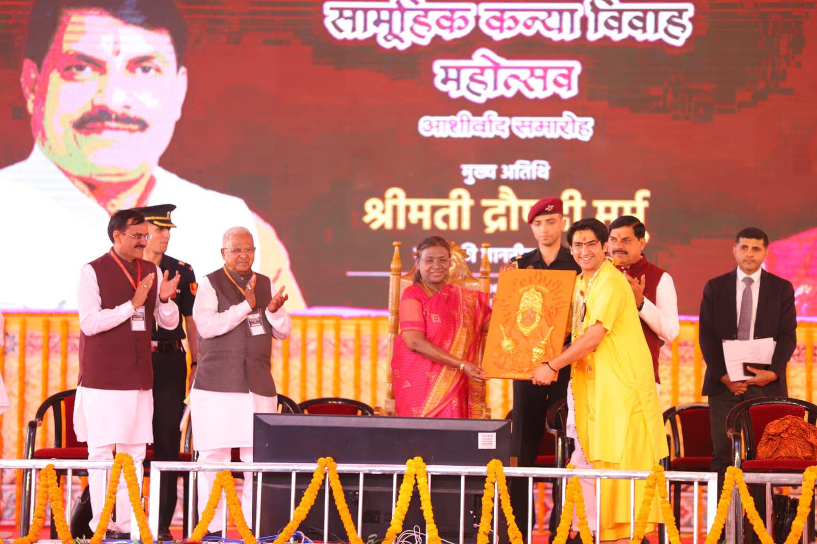 नम्र आंखों के साथ251 बेटियों की गई विदाई…बेटियों को स्वाबलंबी और सशक्त बनाना समाज का दायित्व – द्रौपदी मुर्मु