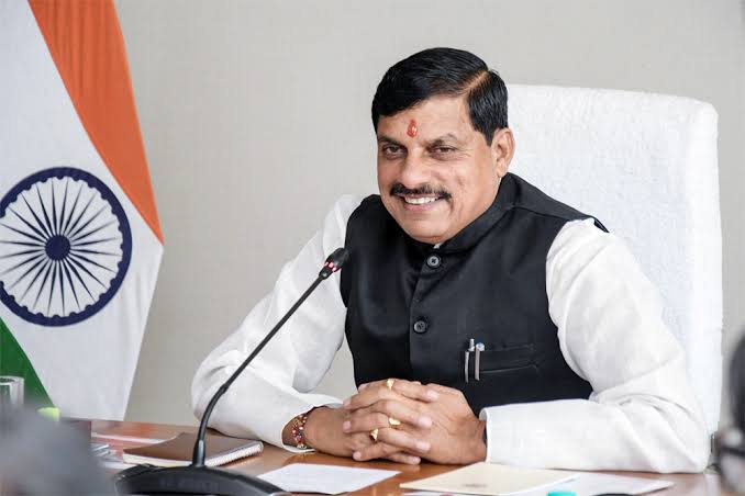 “आखिर क्यों न मोहे मोहन…”