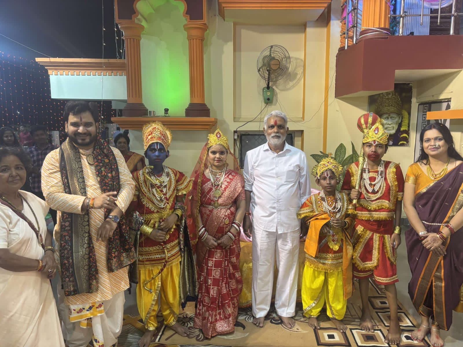 निकली शोभायात्रा, बच्चों ने धारण किया राम लक्ष्मण का रूप