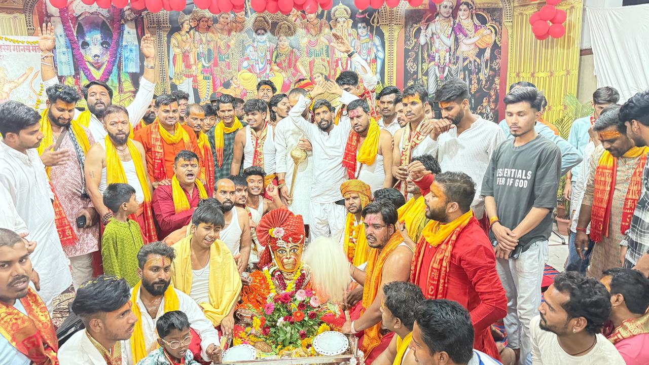 सैकड़ों श्रद्धालुओं की उपस्थिति में धूमधाम से संपन्न हुई ध्वज एवं पालकी यात्रा