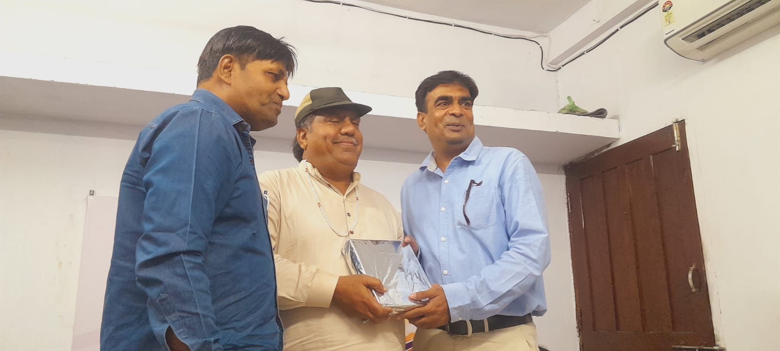 सिलसिला ए अदब में उस्ताद शायर फारुख अंजुम से लेकर युवा औरंगजेब तक ने जमाया रंग