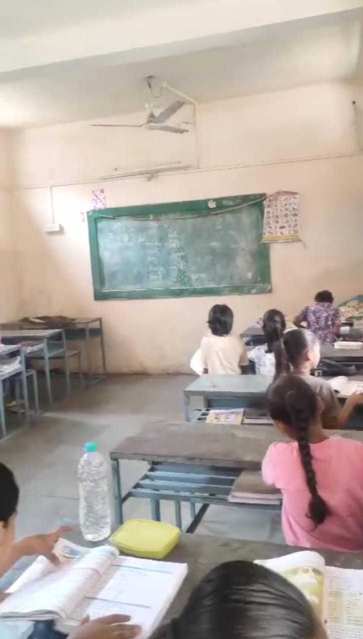 पार्षद ने दिखाई सरकारी स्कूल की हकीकत, कलेक्टर बोले कार्यवाही होगी