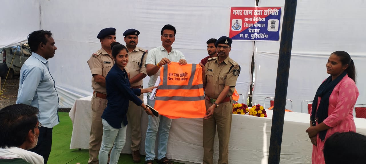 पुलिस अधीक्षक भोपाल (ग्रामीण) रामशरण प्रजापति के निर्देशन मेंग्राम रक्षा समितियों की बैठक आयोजित की गई