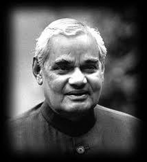 हमारे अटलजी: राष्ट्र सेवा और सुशासन के युगपुरुष।देश के लिए जीने वाले अटल इरादों वाले नेता- हितानंद शर्मा