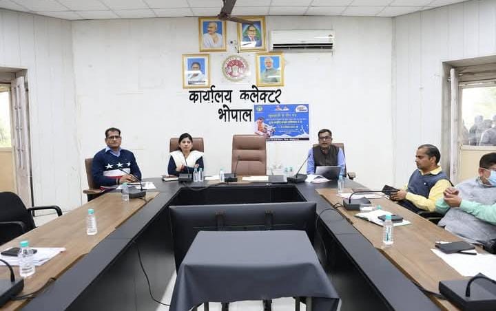 भोपाल जिले के सभी शासकीय कार्यालयों की छतों पर सोलर पैनल लगाएं जाएं
